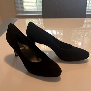 Paul Green suede pumps